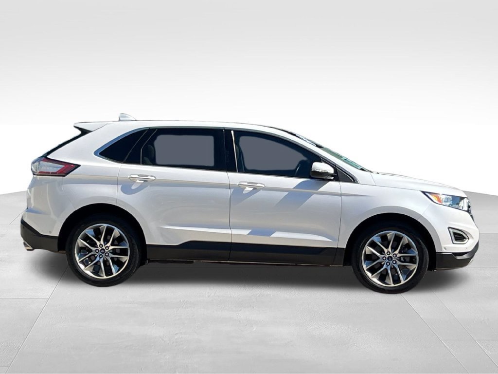 Used 2018 Ford Edge Titanium w/ Equipment Group 302A FWD image 4