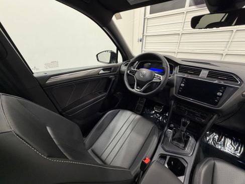 Used 2024 Volkswagen Tiguan SE R-Line FWD image 31