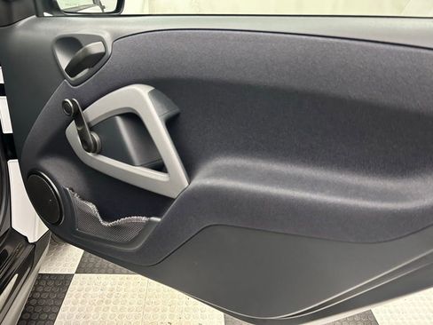 Used 2013 smart fortwo pure RWD image 17