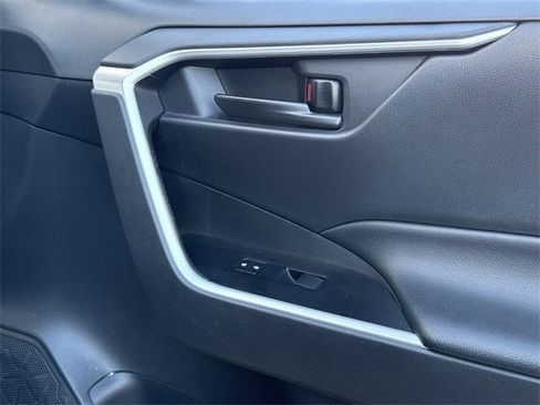 Used 2021 Toyota RAV4 LE image 24