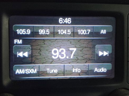 Used 2016 Jeep Renegade Latitude image 25