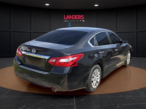 Used 2017 Nissan Altima 2.5 S w/ Power Driver Seat Package FWD image 2