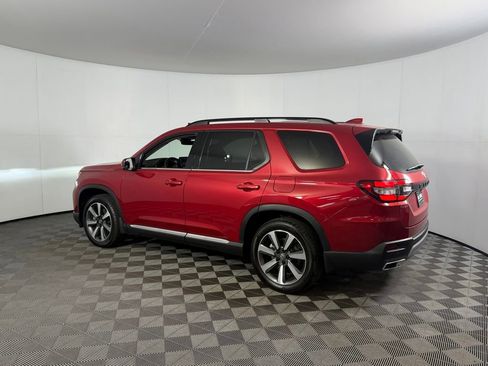 Used 2025 Honda Pilot Touring image 9