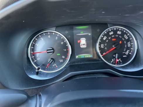 Used 2022 Toyota RAV4 XLE image 21