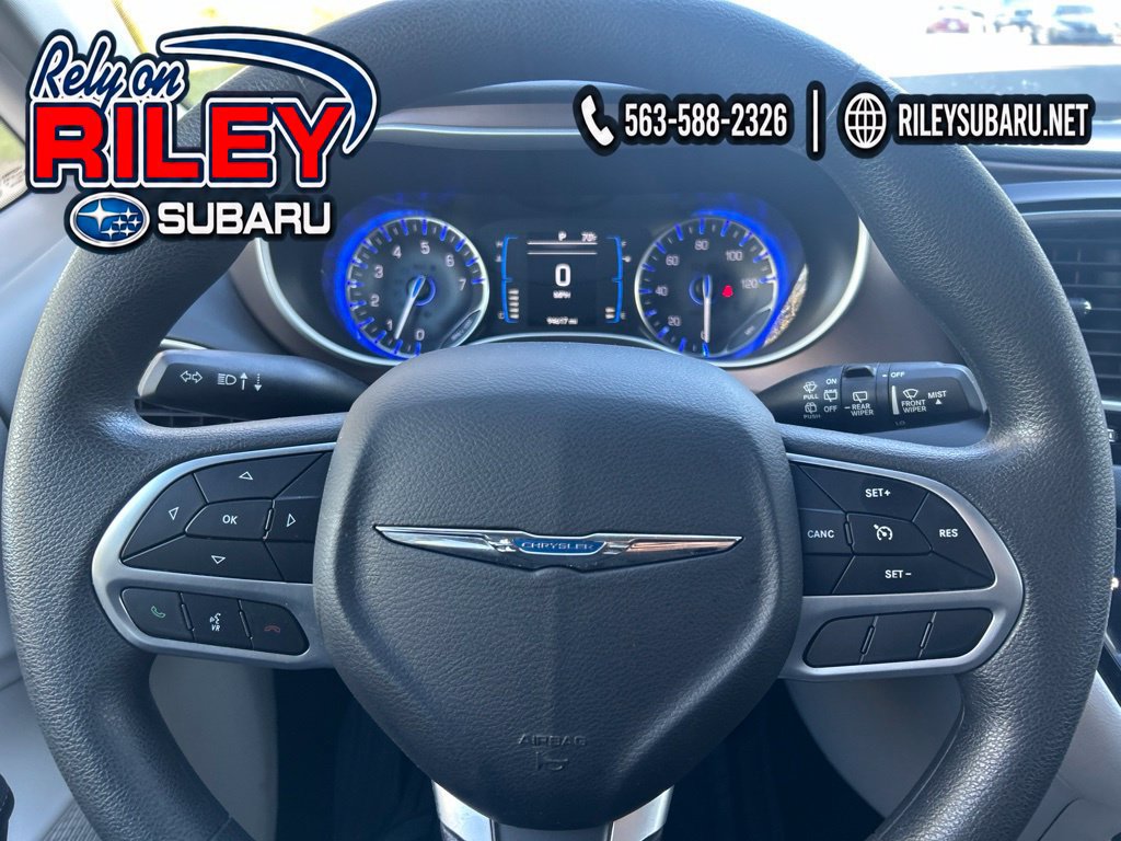 Used 2018 Chrysler Pacifica Touring Plus FWD image 21