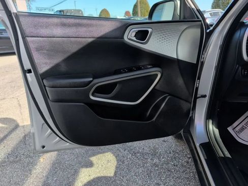Used 2020 Kia Soul LX FWD image 15