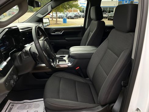 Used 2024 Chevrolet Silverado 1500 LT Trail Boss w/ Convenience Package II image 11