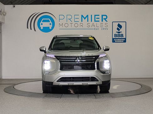 Used 2023 Mitsubishi Outlander SE image 47