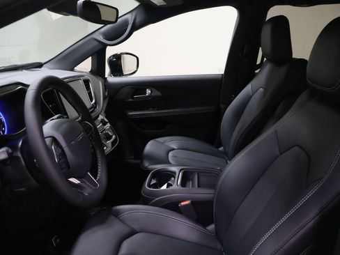 New 2027 Chrysler Pacifica Select AWD/4WD image 9