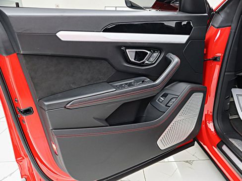 Used 2020 Lamborghini Urus AWD/4WD image 48