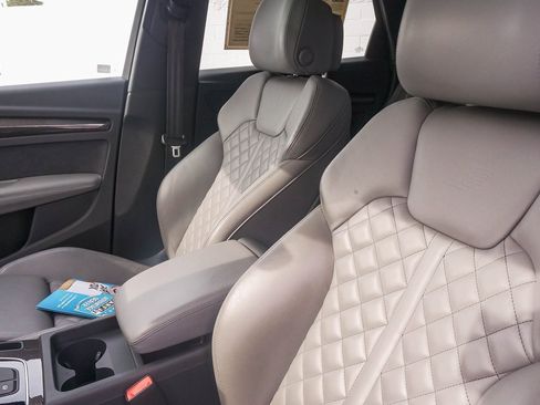 Used 2024 Audi SQ5 Premium Plus w/ S Sport Package image 18