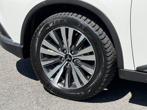 Used 2020 Mitsubishi Outlander ES image 10