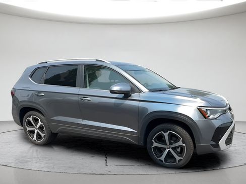 Used 2025 Volkswagen Taos SEL AWD/4WD image 4