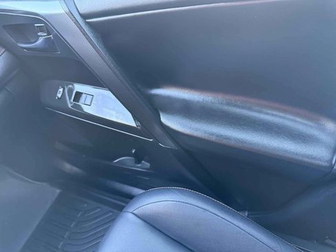 Used 2018 Toyota RAV4 SE w/ All Weather Liner Package FWD image 77