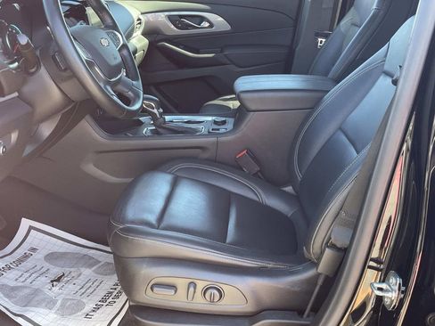 Used 2023 Chevrolet Traverse LT image 19