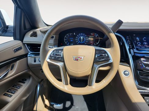 Used 2018 Cadillac Escalade Platinum AWD/4WD image 12