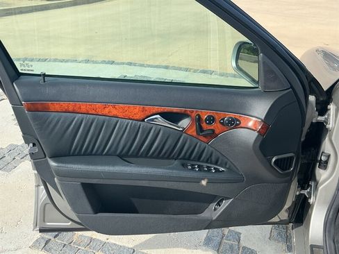 Used 2003 Mercedes-Benz E 500 Sedan image 26