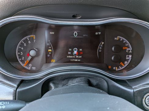 Used 2018 Jeep Grand Cherokee Altitude image 30