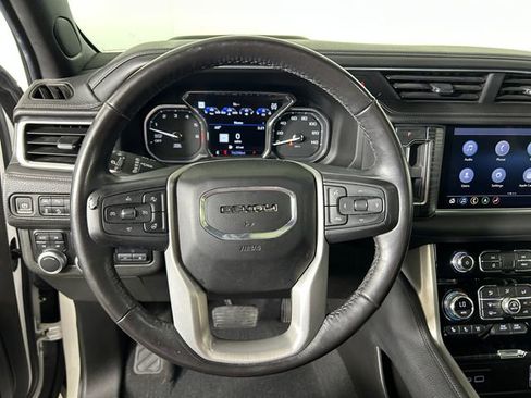 Used 2021 GMC Yukon Denali w/ Denali Premium Package AWD/4WD image 15