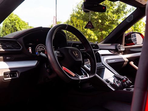 Used 2020 Lamborghini Urus AWD/4WD image 12