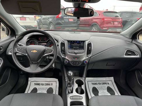 Used 2019 Chevrolet Cruze LT image 19