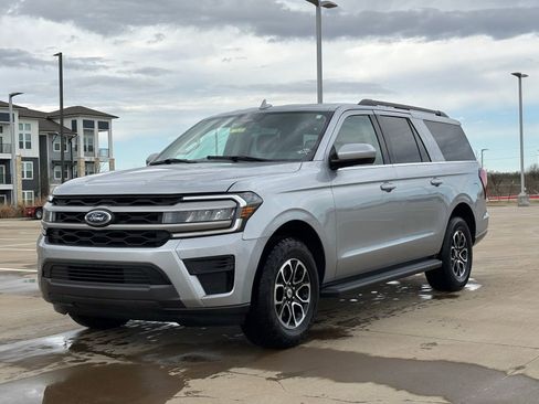 Used 2024 Ford Expedition Max XLT RWD image 3