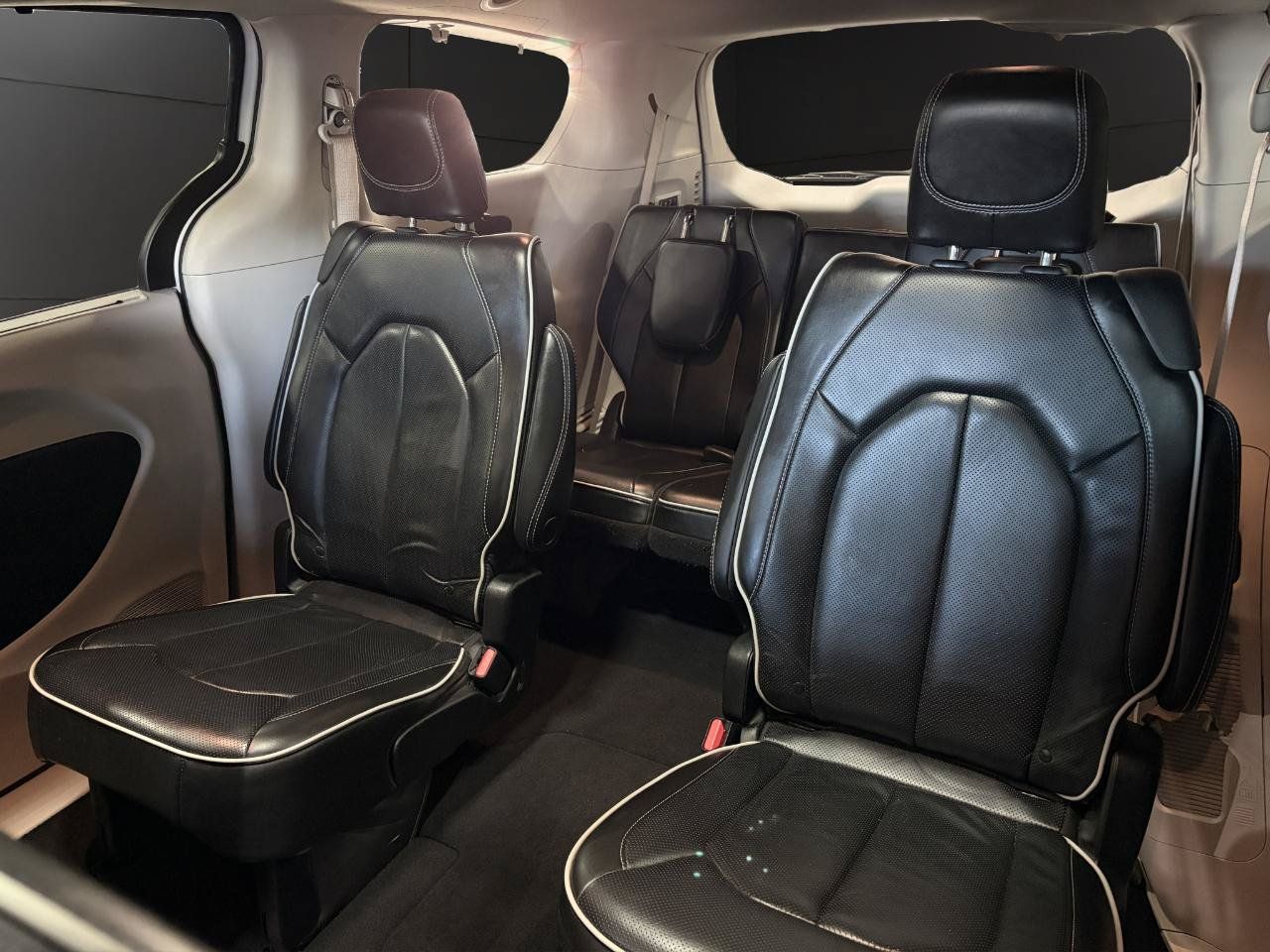Used 2022 Chrysler Pacifica Limited FWD image 13