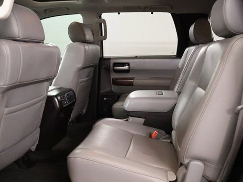 Used 2016 Toyota Sequoia Platinum image 30