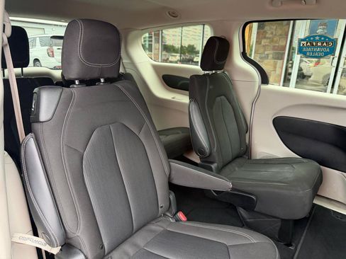 Used 2022 Chrysler Voyager LX FWD image 20
