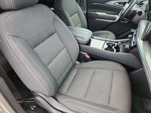Used 2024 Chevrolet Traverse LT FWD image 14