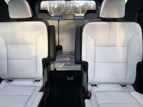 New 2026 Chevrolet Traverse High Country w/ LPO, Floor Liner Package image 21