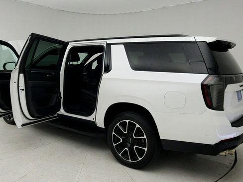 Certified 2025 Chevrolet Suburban RST w/ Comfort Package RWD image 13