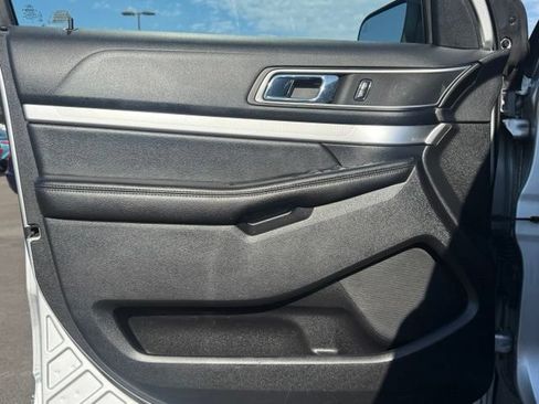 Used 2016 Ford Explorer XLT w/ Equipment Group 202A AWD/4WD image 18