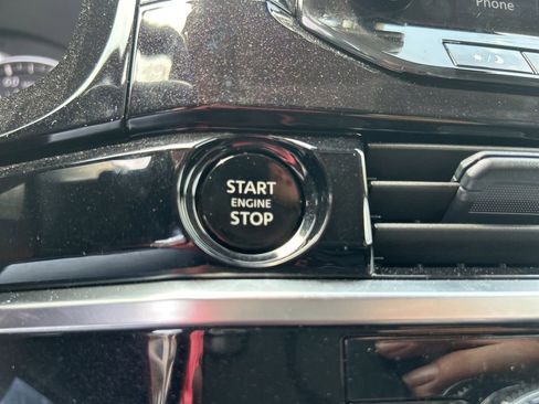 Used 2025 Nissan Pathfinder SL AWD/4WD image 21