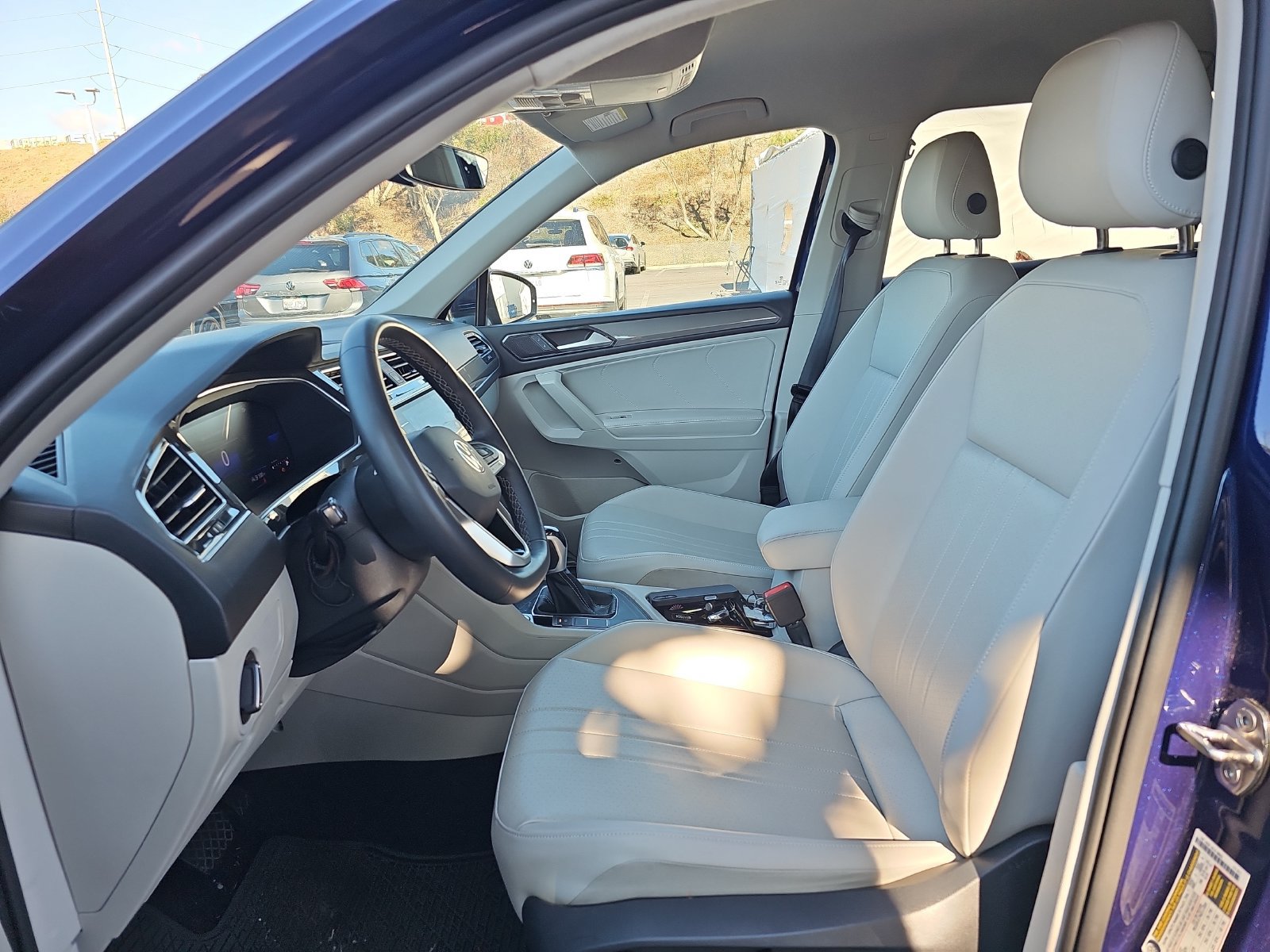Used 2023 Volkswagen Tiguan SE FWD image 16