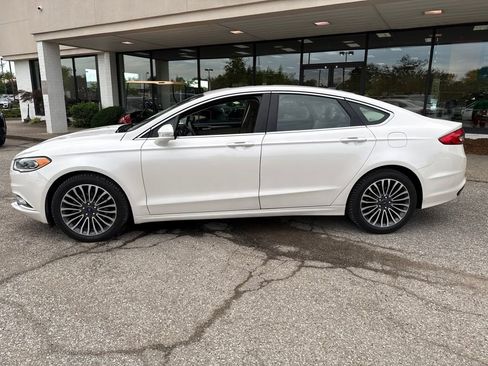 Used 2017 Ford Fusion SE w/ Fusion SE Technology Package FWD image 6
