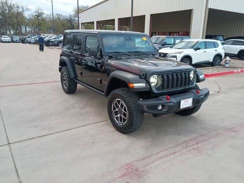 Used 2025 Jeep Wrangler Rubicon image 6
