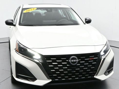 Used 2024 Nissan Altima 2.5 SR w/ SR Premium Package AWD/4WD image 2