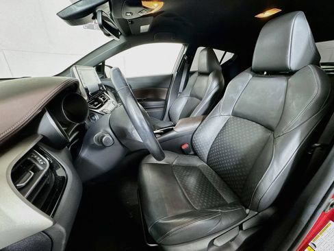 Used 2019 Toyota C-HR Limited FWD image 21