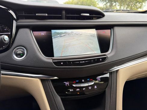 Used 2019 Cadillac XT5 FWD image 11