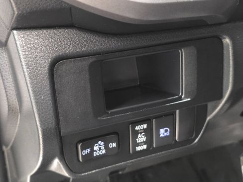 Used 2018 Toyota Tacoma TRD Sport w/ Technology Package AWD/4WD image 27