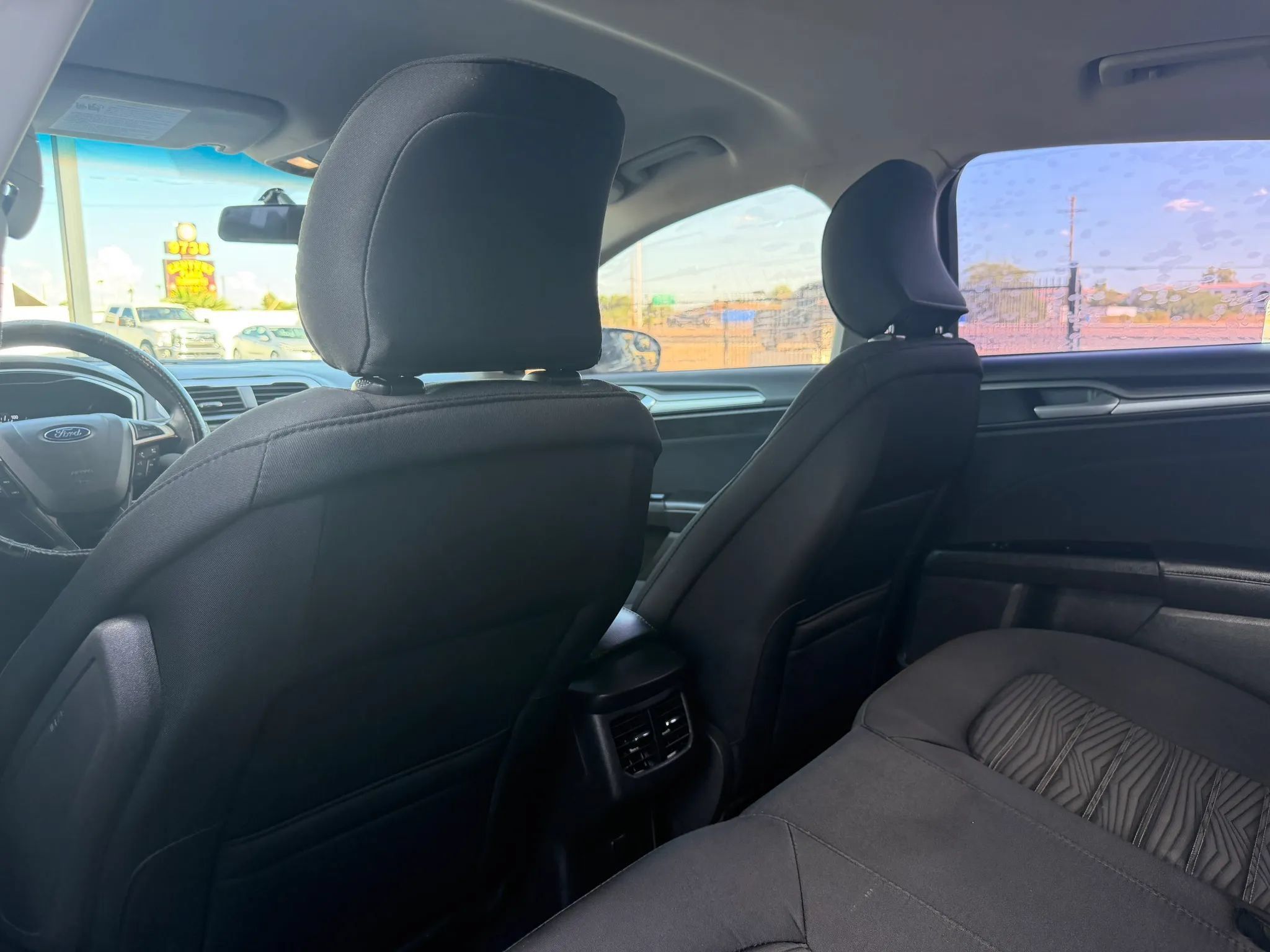 Used 2016 Ford Fusion SE FWD image 19