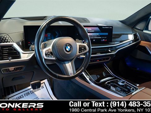 Used 2023 BMW X7 xDrive40i w/ M Sport Package AWD/4WD image 55