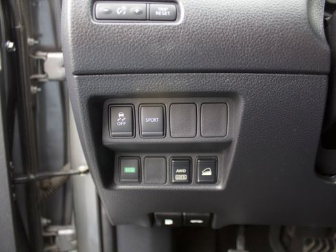 Used 2016 Nissan Rogue SV image 14