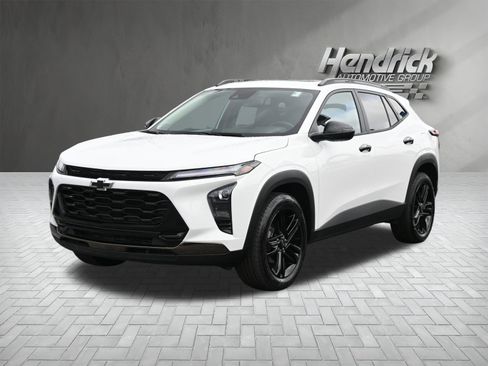 Used 2025 Chevrolet Trax ACTIV w/ Sunroof Package FWD image 5