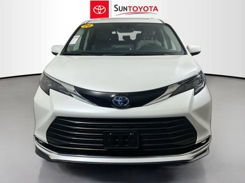 Used 2024 Toyota Sienna XLE FWD image 10