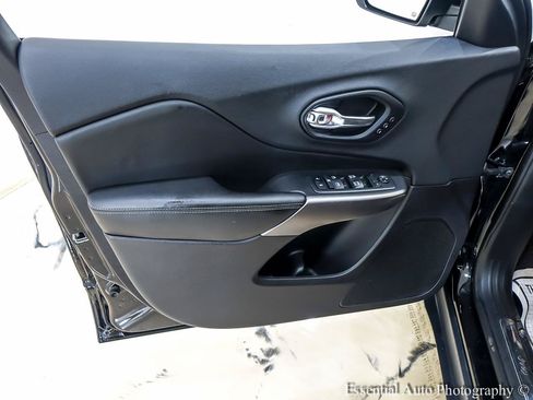 Used 2019 Jeep Cherokee Limited AWD/4WD image 24