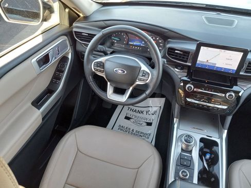 Used 2023 Ford Explorer Limited AWD/4WD image 17