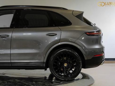 Used 2023 Porsche Cayenne Platinum Edition AWD/4WD image 15
