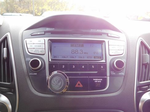 Used 2011 Hyundai Tucson GLS image 12